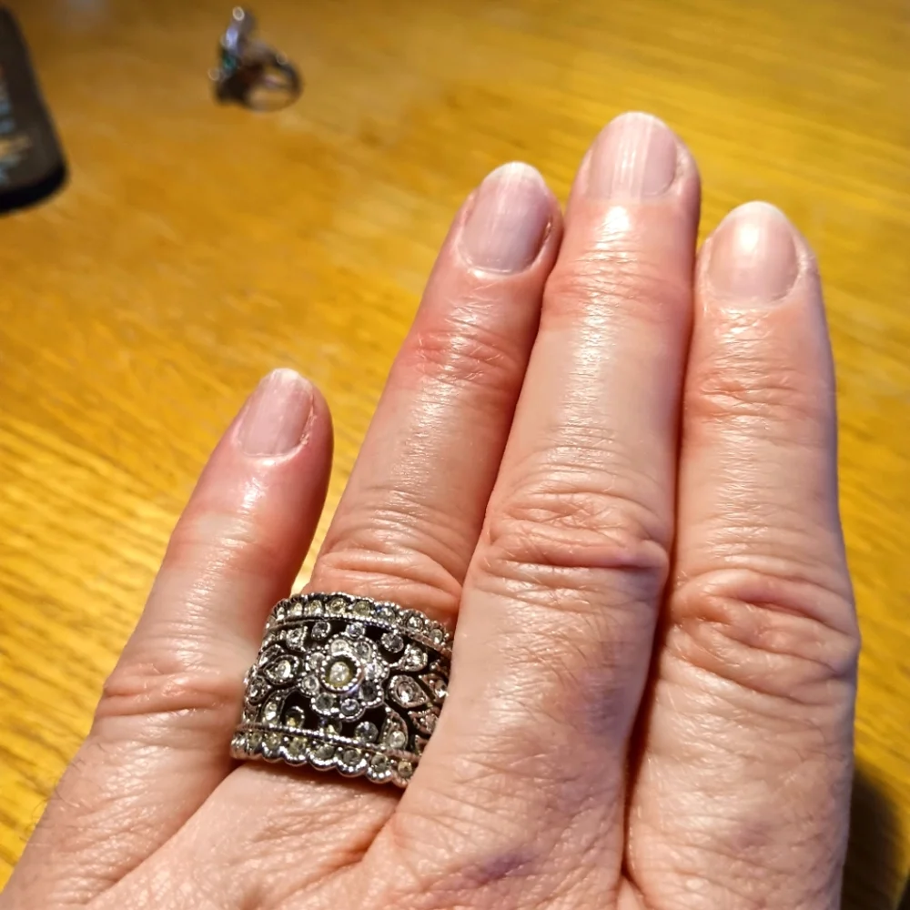 Set Of Statement Cocktail Rings - Picture 6 of 11